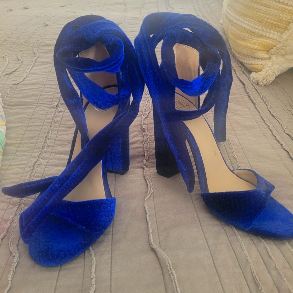 Brand New GORGEOUS blue velvet heels
